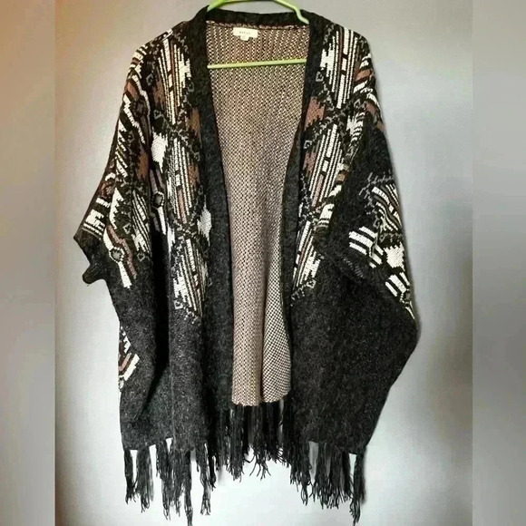 Aztec/Boho Pattern Blanket Sweater, Heavyweight & Warm, Fringed - Picture 1 of 3
